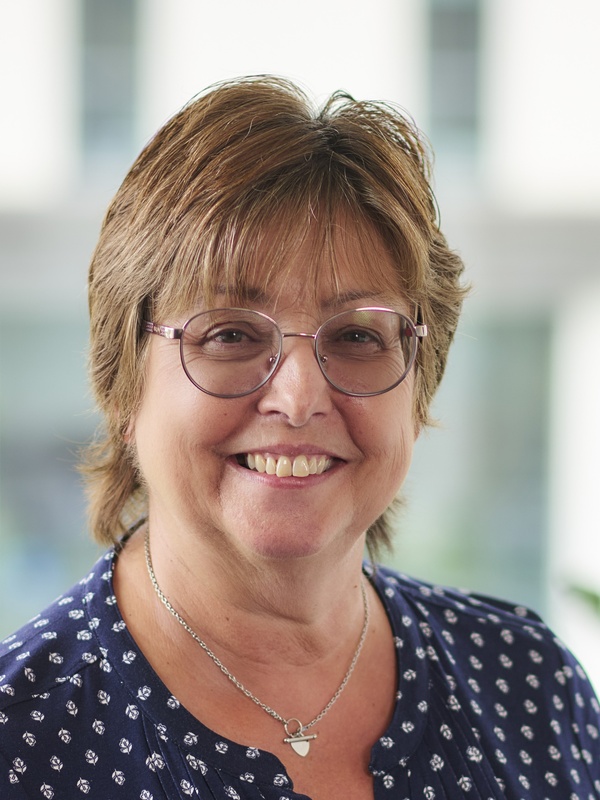  Lesley Young