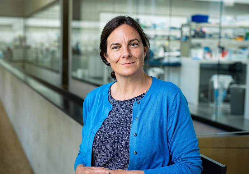 Dr Katharina Schiessl with labortory in background