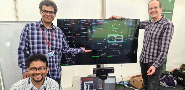 Carlos Lugo Vélez, Eashan Saikia and François Nédélec demonstrating their cytoskeleton simulation game Bugtiply